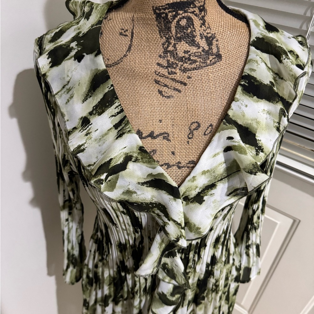 Alison Taylor Green and White Ruffled Blouse size L - Picture 2 of 13